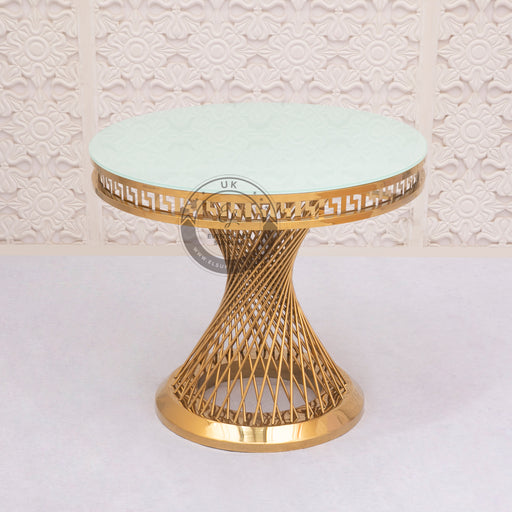 wedding cake table décor, white and gold cake table 