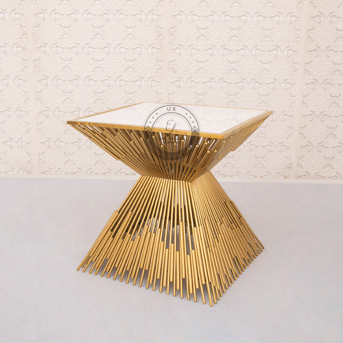wedding cake table in gold 